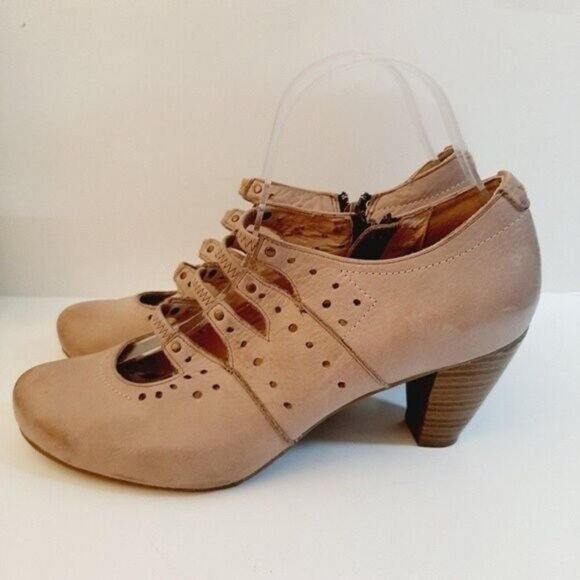 BLONDO Aquaprotect Strappy Mary Jane Cream Heels Sz 9 M - Picture 7 of 15